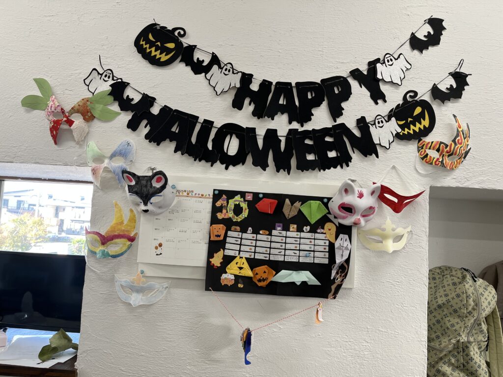 ハロウィンのかざりつけです